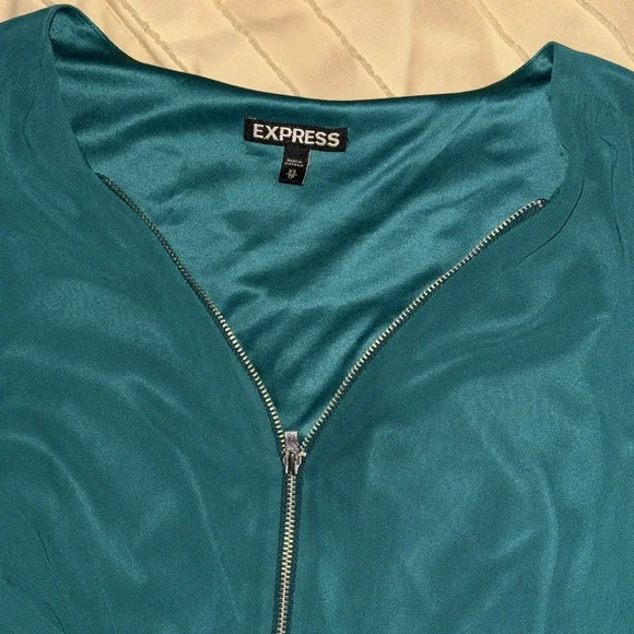 Green long sleeve shorts romper - Picture 5 of 6